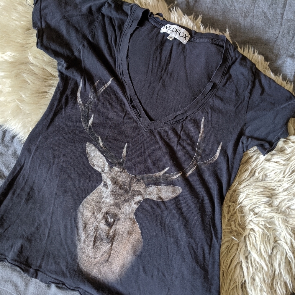 🦌 Wildfox Distressed Deer T-shirt EUC 🦌